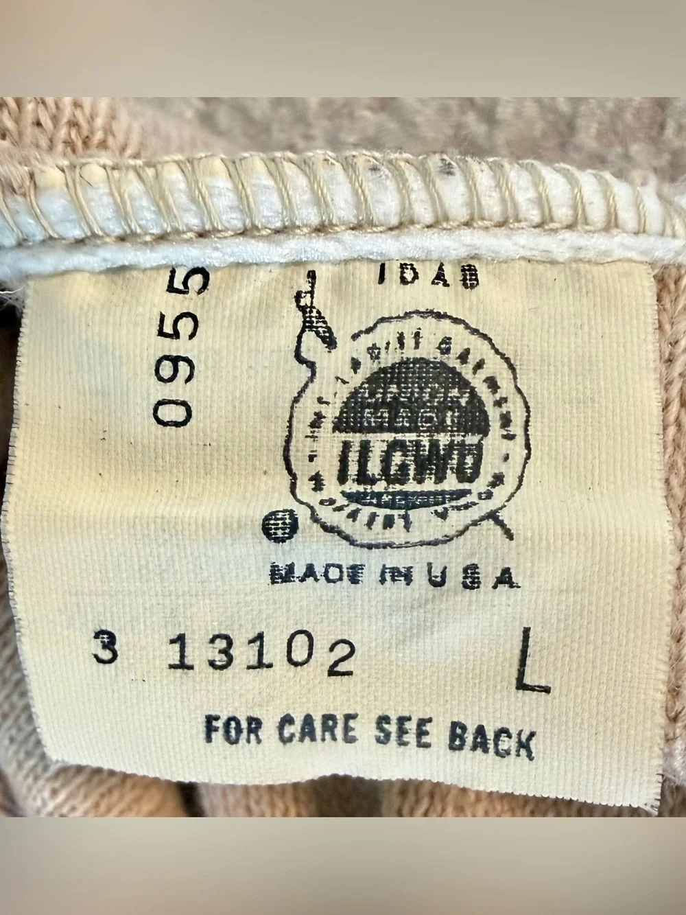 Vintage Robert Bruce USA Men’s L Beige V-Neck Fine Gauge Sweater
